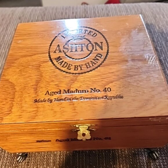 Ashton Imported Made By Hand Wood Cigar Box - Aged Maduro No. 40 - Made In Domin - Picture 1 of 9